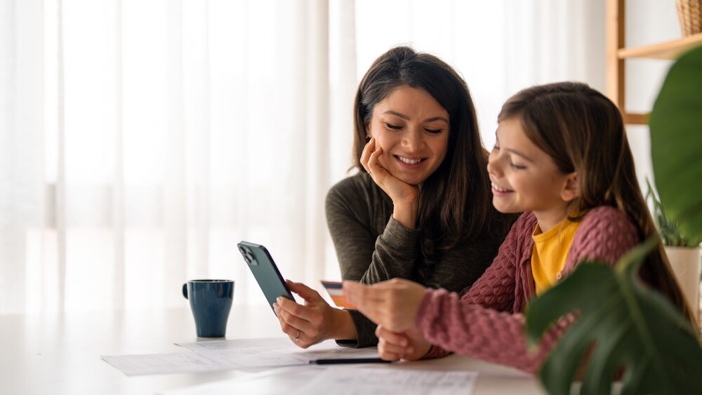 How to Help Mom Learn About Personal Finance This Mother's Day 2